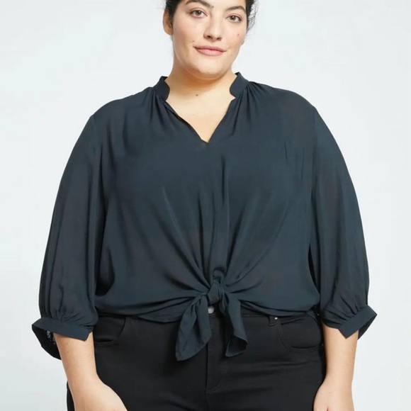 Dress shirt that ties in the front - Picture 1 of 3